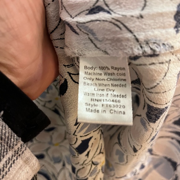 Fun2Fun Button Back Top Size M - Picture 6 of 7